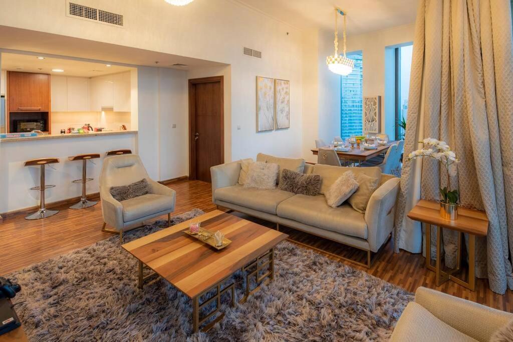 Appartamento First Class 2Br With Full Burj Khalifa And Fountain View Dubai Esterno foto