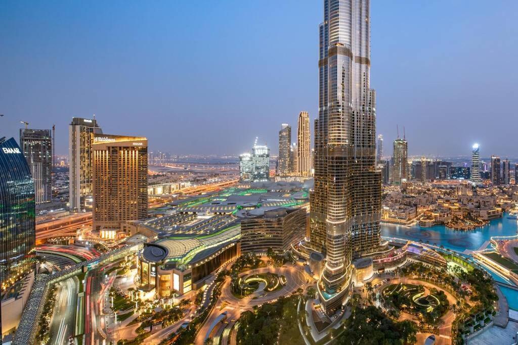 Appartamento First Class 2Br With Full Burj Khalifa And Fountain View Dubai Esterno foto