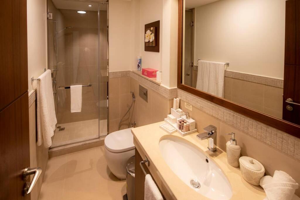 Appartamento First Class 2Br With Full Burj Khalifa And Fountain View Dubai Esterno foto